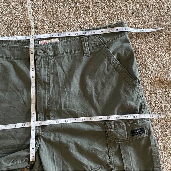 Wrangler Relaxed Fit Cargo Shorts Men’s 42 Green Utility Hiking Outdoor Tech - Picture 12 of 14